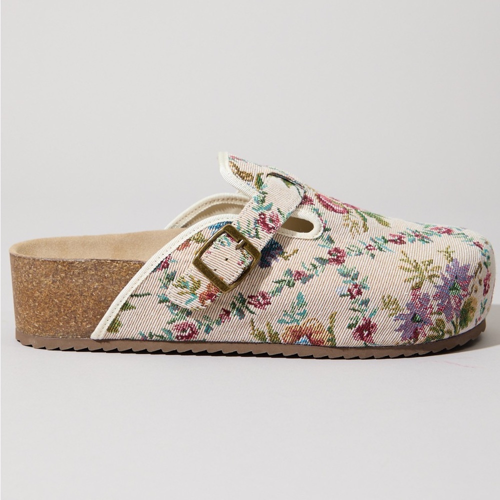 Lorenna Floral Tapestry Platform Clogs 8.5 ALTAR’D STATE